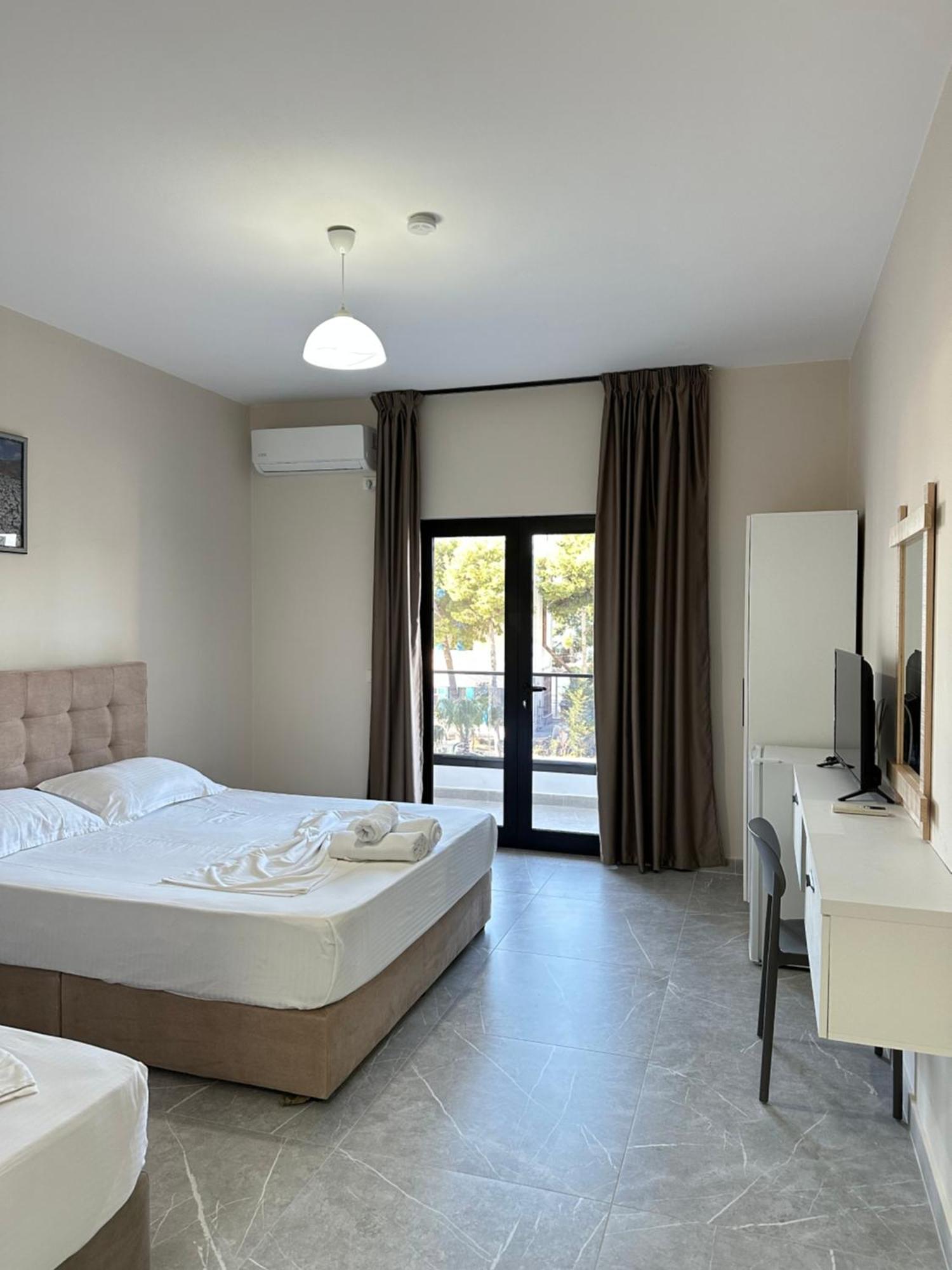 Molla Hotel Restorant Shëngjin Buitenkant foto