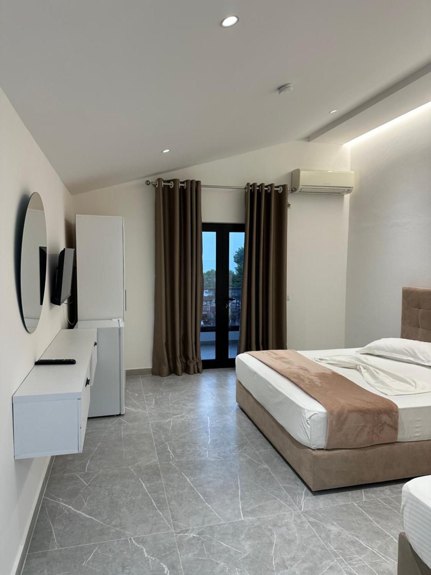 Molla Hotel Restorant Shëngjin Buitenkant foto